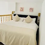Filmap-apartments-zentrale Lage-boxspringbett-beamer-popcorn-gratis Parkplatz * Görlitz