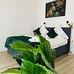 Daire Filmap-apartments-zentrale Lage-boxspringbett-beamer-popcorn-gratis Parkplatz *