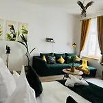 Daire Filmap-apartments-zentrale Lage-boxspringbett-beamer-popcorn-gratis Parkplatz Görlitz