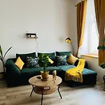 Filmap-apartments-zentrale Lage-boxspringbett-beamer-popcorn-gratis Parkplatz * Görlitz