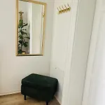Daire Filmap-apartments-zentrale Lage-boxspringbett-beamer-popcorn-gratis Parkplatz