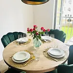 Filmap-apartments-zentrale Lage-boxspringbett-beamer-popcorn-gratis Parkplatz Daire Görlitz