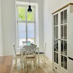 Filmap-apartments-zentrale Lage-boxspringbett-beamer-popcorn-gratis Parkplatz