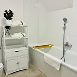 Daire Filmap-apartments-zentrale Lage-boxspringbett-beamer-popcorn-gratis Parkplatz Görlitz