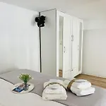 Daire Filmap-apartments-zentrale Lage-boxspringbett-beamer-popcorn-gratis Parkplatz