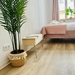 Filmap-apartments-zentrale Lage-boxspringbett-beamer-popcorn-gratis Parkplatz Görlitz