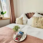 Daire Filmap-apartments-zentrale Lage-boxspringbett-beamer-popcorn-gratis Parkplatz