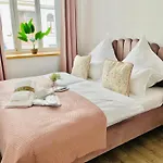 Daire Filmap-apartments-zentrale Lage-boxspringbett-beamer-popcorn-gratis Parkplatz Görlitz