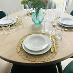 Filmap-apartments-zentrale Lage-boxspringbett-beamer-popcorn-gratis Parkplatz Görlitz