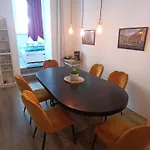 Filmap-apartments-zentrale Lage-boxspringbett-beamer-popcorn-gratis Parkplatz