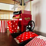 Filmap-apartments-zentrale Lage-boxspringbett-beamer-popcorn-gratis Parkplatz Daire