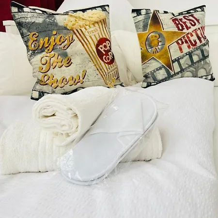 Filmap-apartments-zentrale Lage-boxspringbett-beamer-popcorn-gratis Parkplatz Апартаменты Гёрлиц