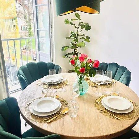 Filmap-apartments-zentrale Lage-boxspringbett-beamer-popcorn-gratis Parkplatz *