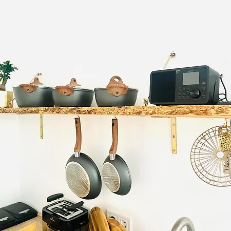 Filmap-apartments-zentrale Lage-boxspringbett-beamer-popcorn-gratis Parkplatz Апартаменты