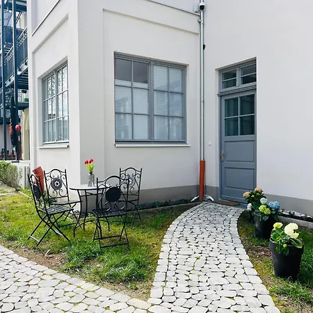 Апартаменты Filmap-apartments-zentrale Lage-boxspringbett-beamer-popcorn-gratis Parkplatz *