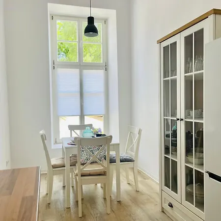 Filmap-apartments-zentrale Lage-boxspringbett-beamer-popcorn-gratis Parkplatz