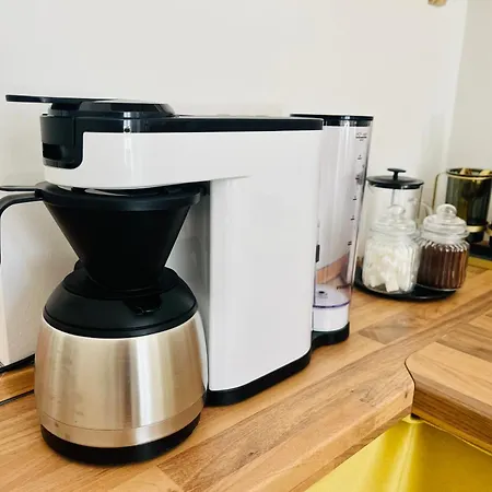 Filmap-apartments-zentrale Lage-boxspringbett-beamer-popcorn-gratis Parkplatz Гёрлиц