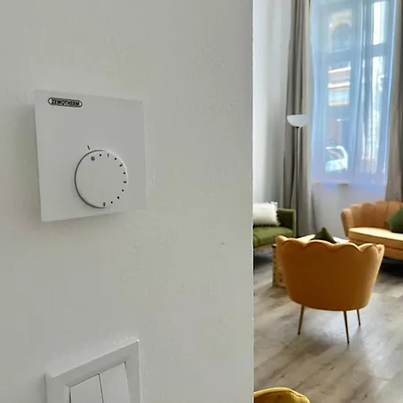Filmap-apartments-zentrale Lage-boxspringbett-beamer-popcorn-gratis Parkplatz Görlitz