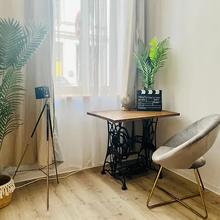 Filmap-apartments-zentrale Lage-boxspringbett-beamer-popcorn-gratis Parkplatz * Гёрлиц