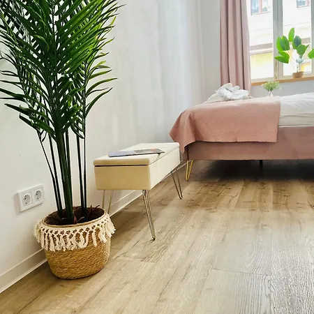 Filmap-apartments-zentrale Lage-boxspringbett-beamer-popcorn-gratis Parkplatz Görlitz