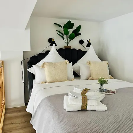 Filmap-apartments-zentrale Lage-boxspringbett-beamer-popcorn-gratis Parkplatz شقة