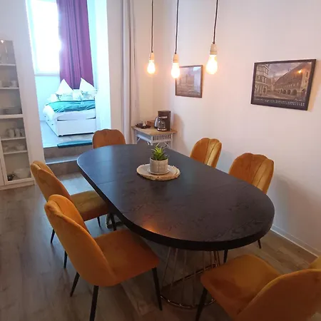 Filmap-apartments-zentrale Lage-boxspringbett-beamer-popcorn-gratis Parkplatz