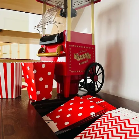 Filmap-apartments-zentrale Lage-boxspringbett-beamer-popcorn-gratis Parkplatz شقة