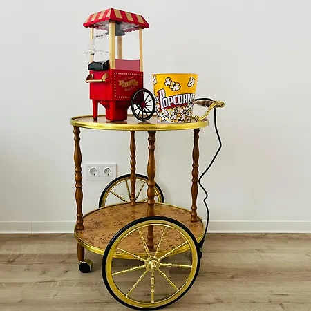 Filmap-apartments-zentrale Lage-boxspringbett-beamer-popcorn-gratis Parkplatz Daire