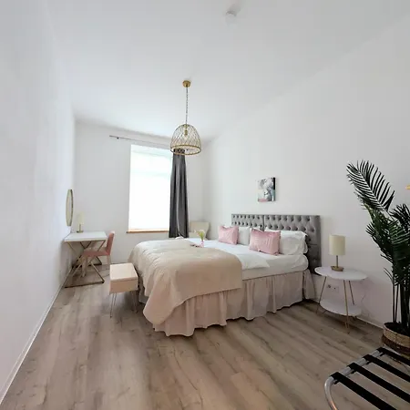 Filmap-apartments-zentrale Lage-boxspringbett-beamer-popcorn-gratis Parkplatz
