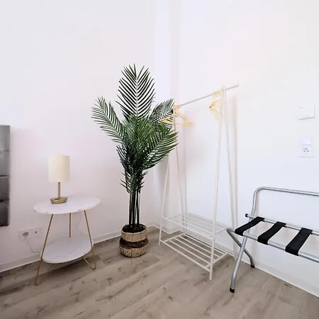 Filmap-apartments-zentrale Lage-boxspringbett-beamer-popcorn-gratis Parkplatz شقة *