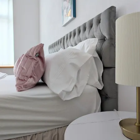 Filmap-apartments-zentrale Lage-boxspringbett-beamer-popcorn-gratis Parkplatz شقة غورليتز