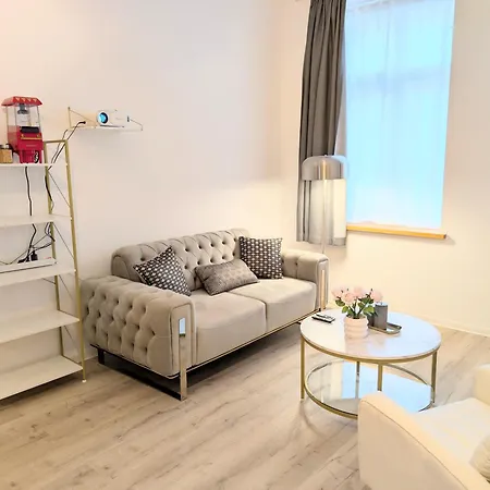 Filmap-apartments-zentrale Lage-boxspringbett-beamer-popcorn-gratis Parkplatz شقة غورليتز