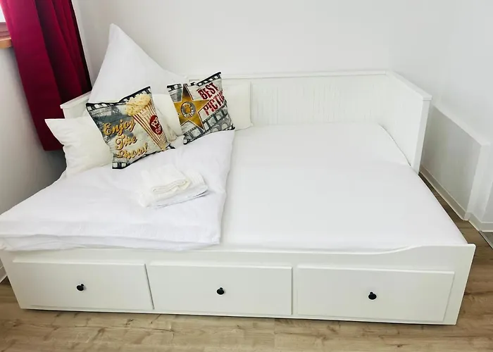 Filmap-apartments-zentrale Lage-boxspringbett-beamer-popcorn-gratis Parkplatz * Görlitz