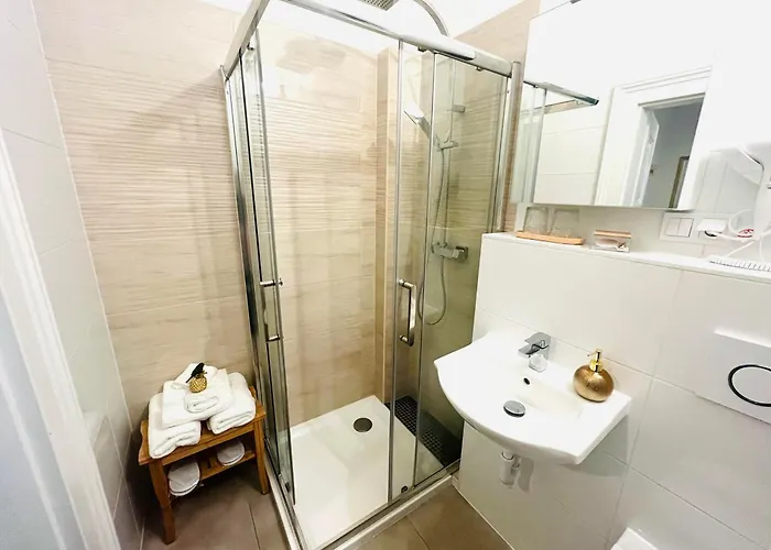 Filmap-apartments-zentrale Lage-boxspringbett-beamer-popcorn-gratis Parkplatz