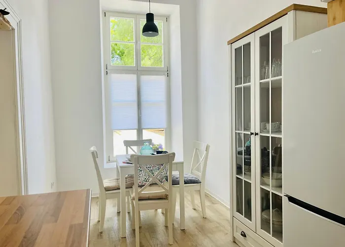 Filmap-apartments-zentrale Lage-boxspringbett-beamer-popcorn-gratis Parkplatz