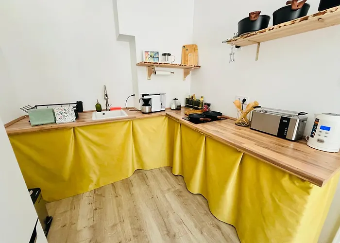 Filmap-apartments-zentrale Lage-boxspringbett-beamer-popcorn-gratis Parkplatz Appartement *