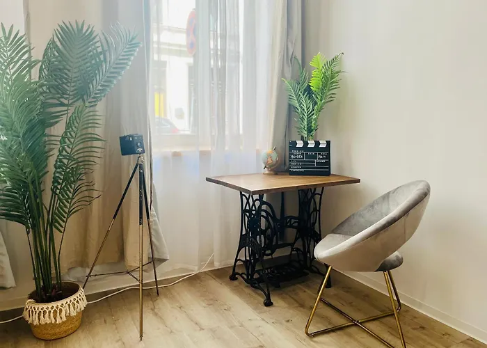 Filmap-apartments-zentrale Lage-boxspringbett-beamer-popcorn-gratis Parkplatz * Görlitz