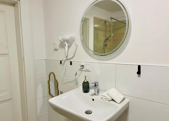 Filmap-apartments-zentrale Lage-boxspringbett-beamer-popcorn-gratis Parkplatz *