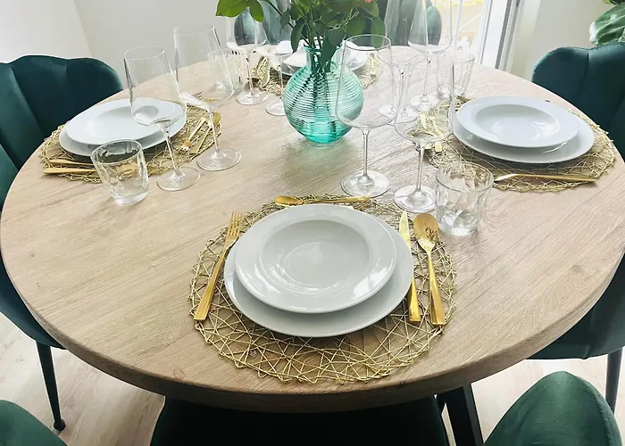 Filmap-apartments-zentrale Lage-boxspringbett-beamer-popcorn-gratis Parkplatz Görlitz